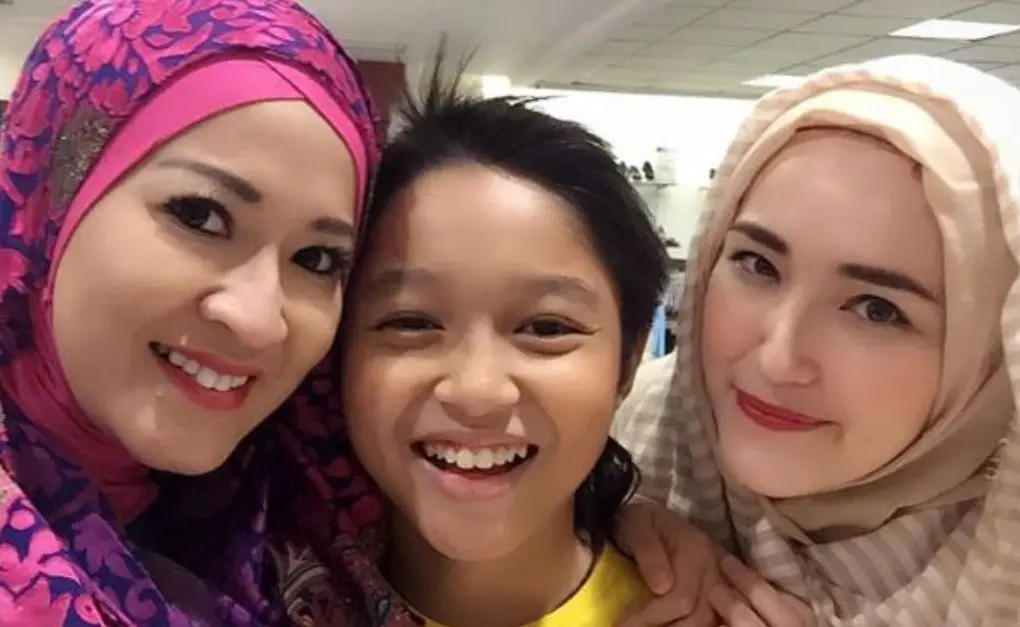 Keakraban Okie Agustina, Kiesha Alvaro dan Adelia Wilhelmina, istri Pasha Ungu [foto: instagram/adeliapasha]