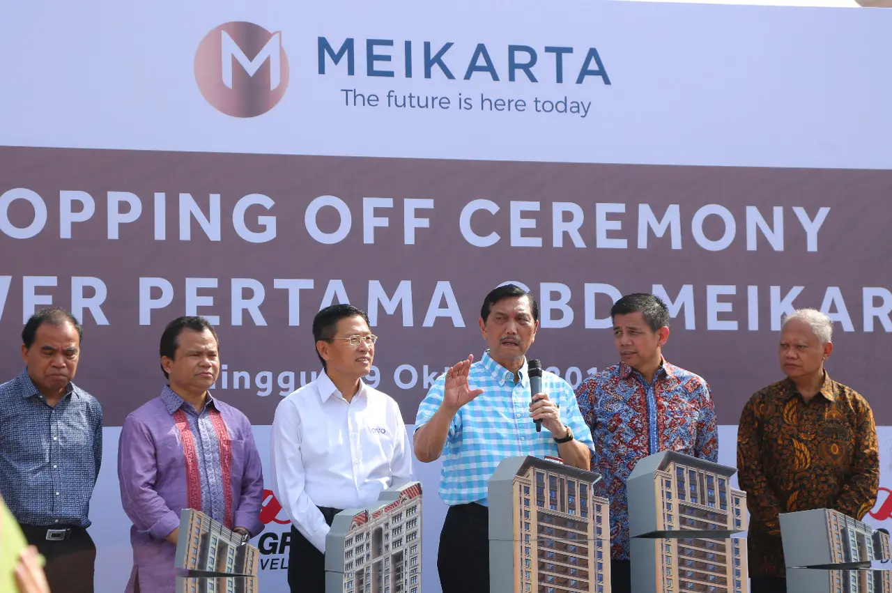 Pembangunan kota baru, Meikarta, mulai menunjukkan hasil dengan dilakukannya topping off, Minggu (29/10). (Foto: Bintang.com/Daniel Kampua)