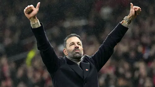 Foto: Ruud van Nistelrooy Selesaikan Tugas dengan Catatan Menawan sebagai Pelatih Interim di MU