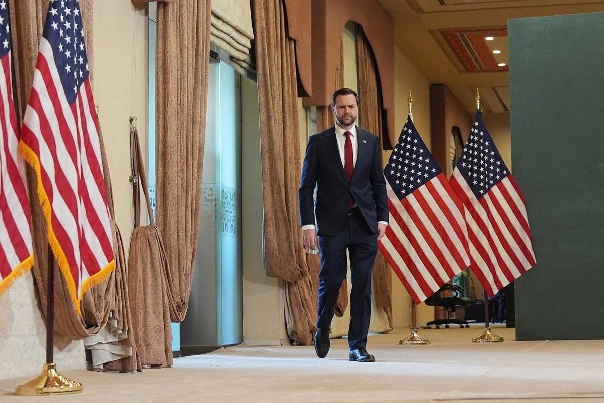 FOTO: JD Vance tinggalkan Islamabad usai perundingan Iran buntu