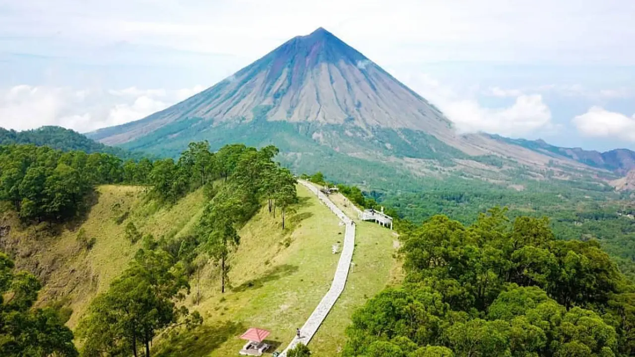 6 Fakta Menarik Gunung Wolobobo