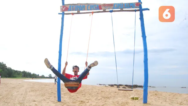 Pantai Lon Malang