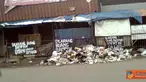 Bila pagi hari melewati jalan Ahmad Yani-Bandung, Jawa Barat, maka di sepanjang jalan daerah Cibeunying-Cicadas, para pengendara akan disuguhi pemandangan tumpukan sampah di sisi jalan.