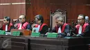 Majelis Hakim memutuskan untuk menunda pembacaan putusan terdakwa korupsi Udar Pristono di Pengadilan Tipikor, Jakarta, Senin (21/9/2015). Penundaan pembacaan putusan dilakukan lantaran Udar menjalani operasi. (Liputan6.com/Andrian M Tunay)