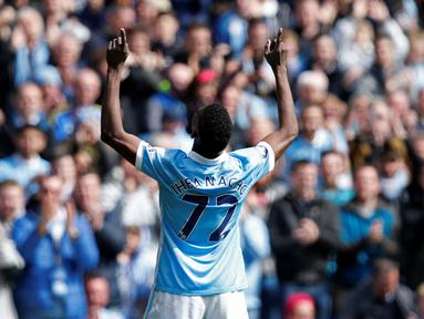 Kelechi Iheanacho berhasil mencetak dua gol dan turut membawa Manchester City menang 4-0 atas Stoke City dalam laga Liga Inggris di Stadion Etihad, Manchester, Sabtu (23/4/2016) malam WIB. (Reuters/Andrew Yates)