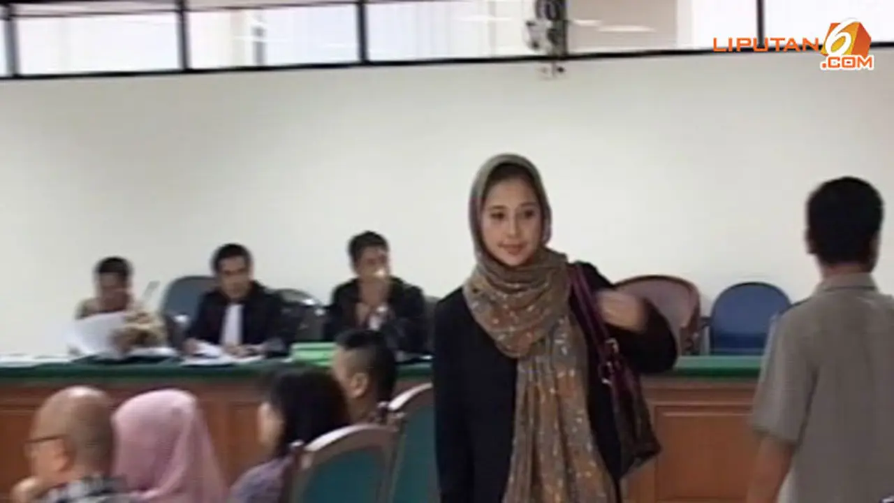 ayu-azhari-130926c.jpg