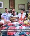 Presenter Raffi Ahmad baru saja bernostalgia ke tempat pertama yang dituju saat selesai menjalani rehabilitasi di BNN tahun 2013 lalu. Raffi langsung ke rumah penyanyi dangdut senior Camelia Malik. [Youtube/TRANS7 OFFICIAL]