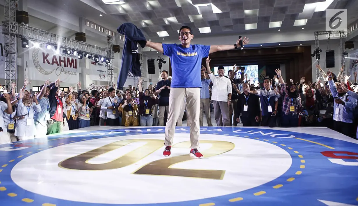 Calon Wakil Presiden Nomor urut 02 sekaligus tokoh entrepreneur Sandiaga Uno saat ngedance pada acara Sragen Young Entrepreneur Summit (YES) 2019 di Sragen, Jawa Tengah, Minggu (24/2). Acara yang dihadiri 7.000 milenial mengusung tema Arah Baru Ekonomi Indonesia. (Liputan6.com/HO/Nando)
