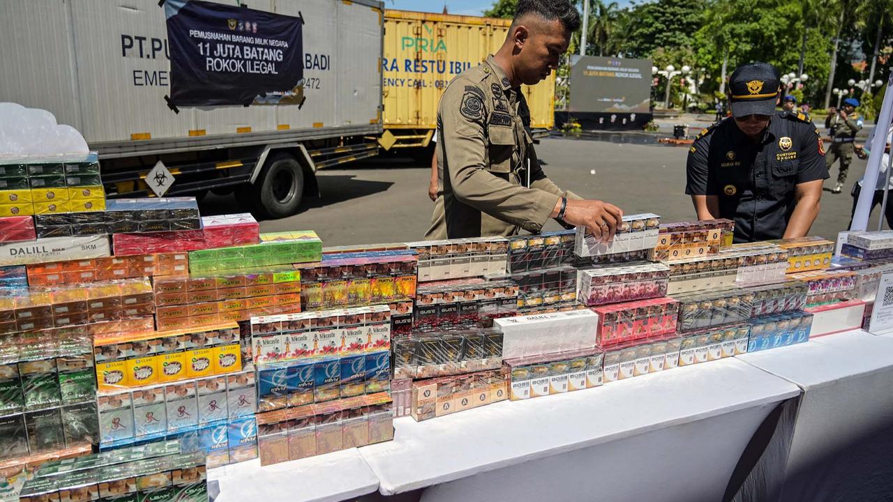 FOTO:  11 Juta Batang Rokok Ilegal Senilai Rp16,6 Miliar Dimusnahkan