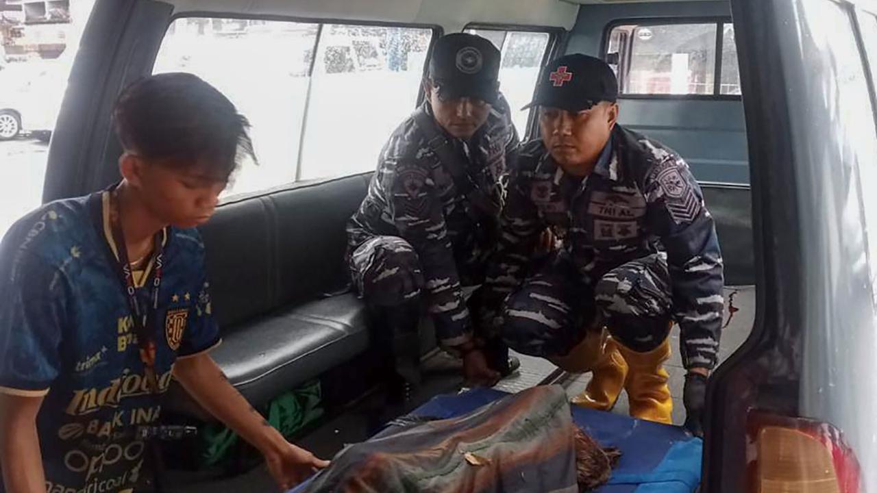 FOTO: TNI AL Bantu Warga Terdampak Banjir Bandang di Denpasar