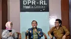 Waketum Partai Golkar hasil Munas Riau, Priyo Budi Santoso, (tengah) bersama Anggota Komisi V DPR RI, Ridwan Bae (kanan) dan Pakar/Pengamat Politik Lipi, Siti Zuhroh saat menjadi Pembicara Diskusi di Jakarta, Kamis (25/2). (Liputan6.com/Johan Tallo)