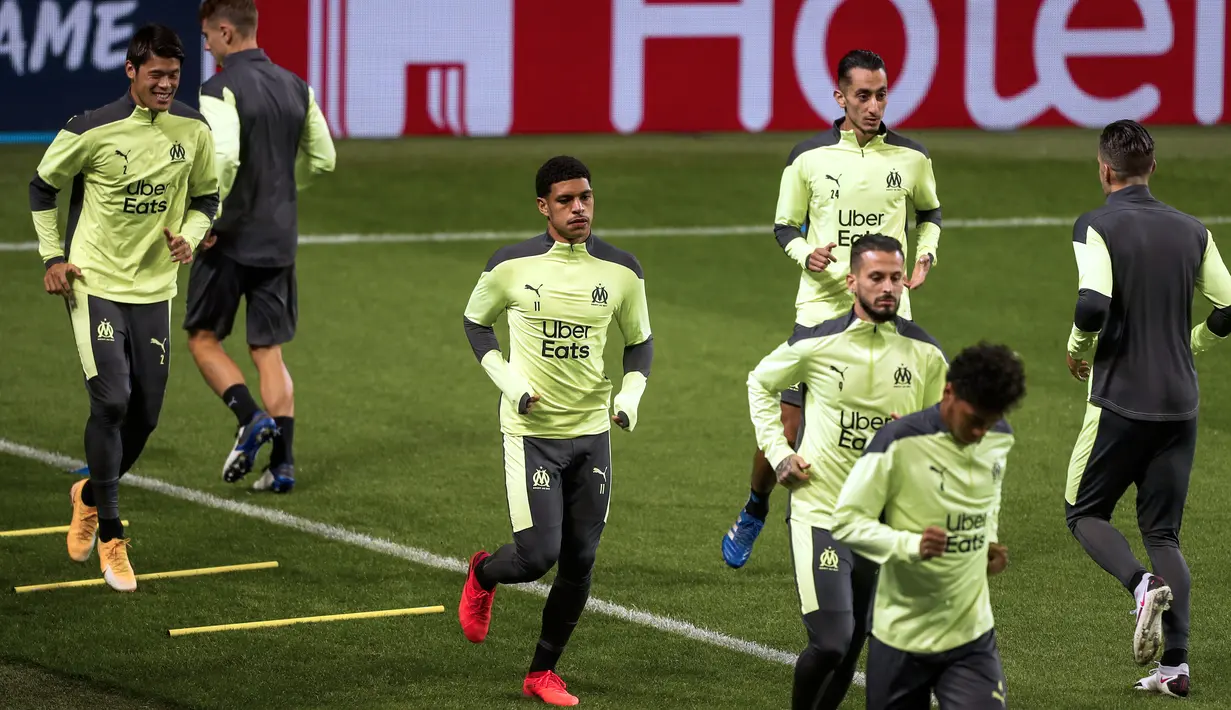 Penyerang Marseille, Luis Henrique saat mengikuti latihan di stadion Dragao di Porto (2/11/2020). Marseille akan bertanding melawan Porto pada  Grup C Liga Champions di di Estadion Do Dragao, Portugal. (AFP/Carlos Costa)