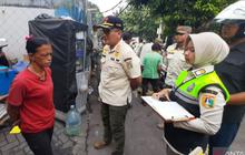 12 PKL di Jakarta Pusat 'Diganjar' Kartu Kuning, Dilarang Gunakan Trotoar
