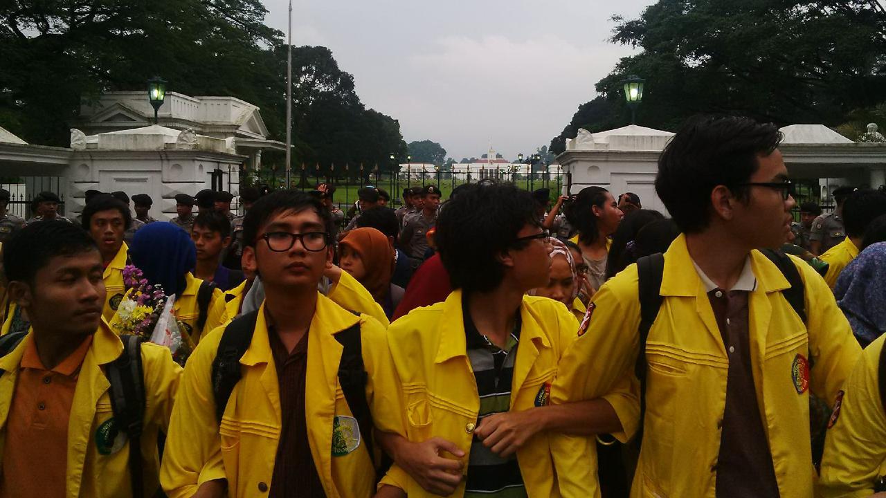 Ratusan Mahasiswa Demo di Depan Istana Bogor, Tolak Pelantikan BG