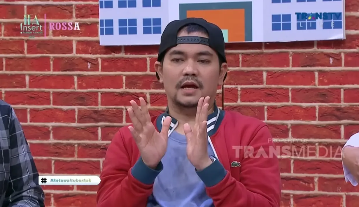Meski tinggal  secara terpisah, Indra juga siap untuk tetap main bersama. "Kita bisa main bareng, pokoknya kita nggak akan berubah," ujar Indra lagi. [Youtube/TRANS TV Official]