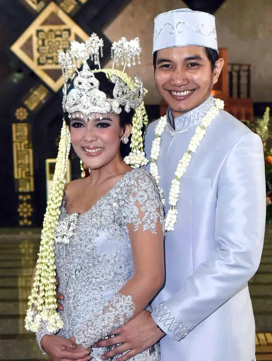  "Ini sebenarnya sudah lama, tadinya April terus diundur kan. Pas hitungan dari tanggal lahir kita berdua baiknya tanggal segini,” tutur Fikha. (Nurwahyunan/Bintang.com)