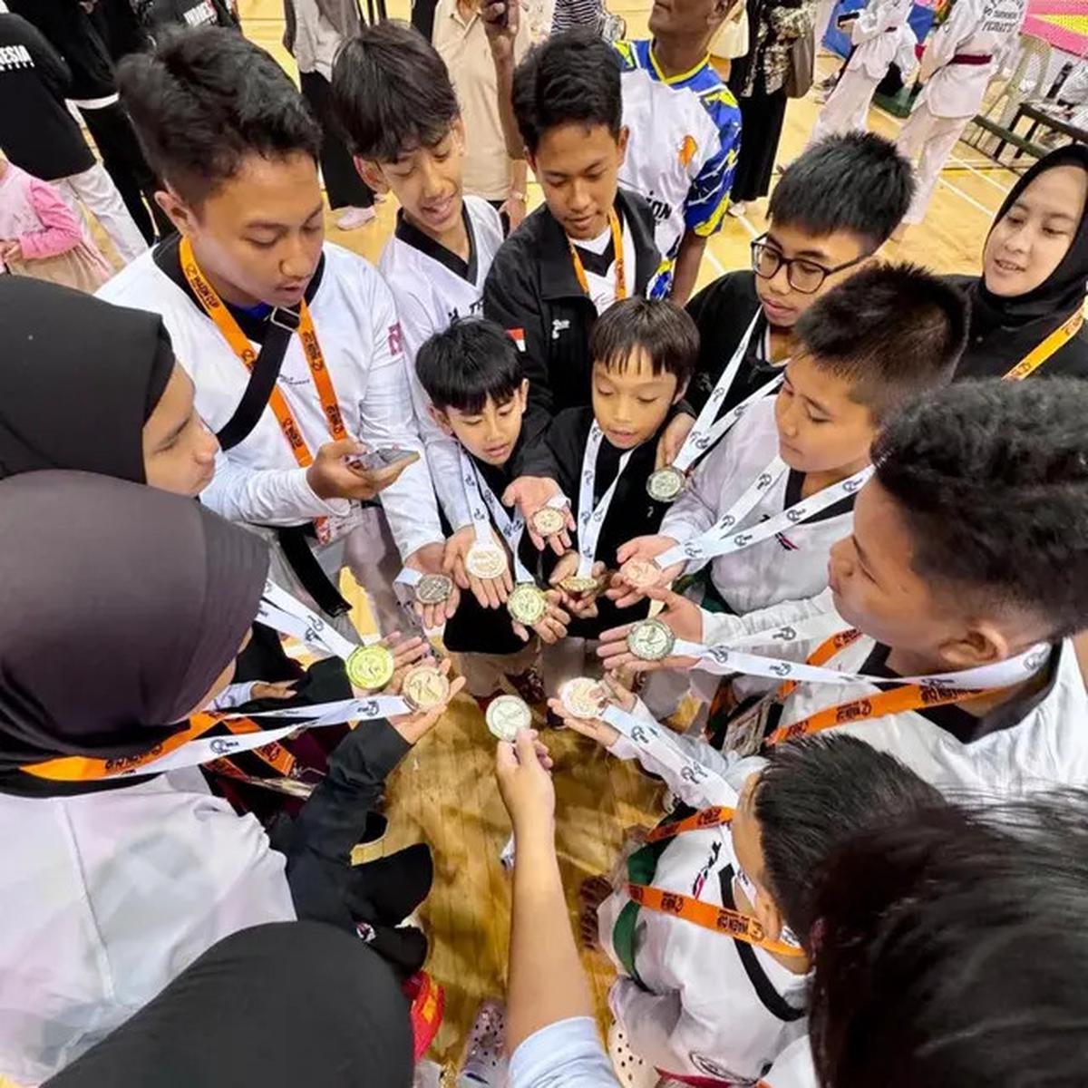 Tim Taekwondo Indonesia Rebut 13 Medali di Singapura, 4 Atlet Terbaik di Nomornya