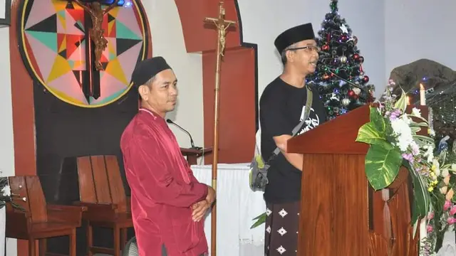 Komunitas Islam di Majenang, Cilacap, memberi ucapan selamat dalam peringatan Kenaikan Isa Almasih di Majenang, Cilacap. (Foto: Liputan6.com/Lesbumi/Muhamad Ridlo)