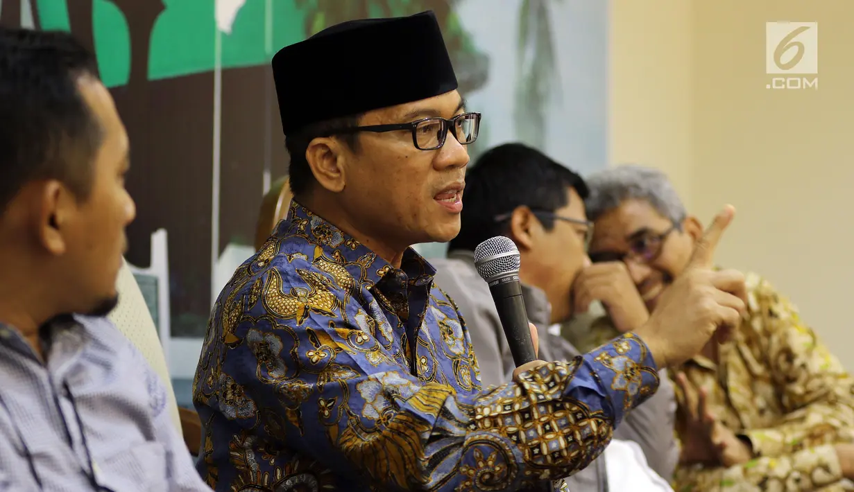 Anggota MPR F-PAN Yandri Susanto berbicara dalam diskusi Empat Pilar MPR di Jakarta, Senin (5/11). Diskusi mempersoalkan peran pemerintah terhadap TKW Tuti Tursilawati yang dihukum mati di Arab Saudi. (Liputan6.com/JohanTallo)