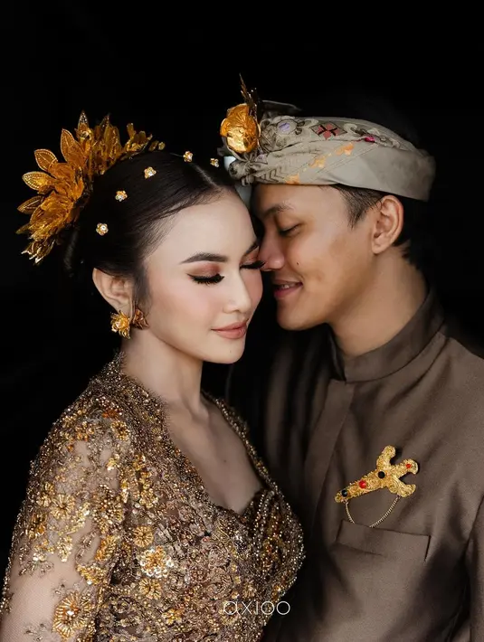 Sejak Minggu Mahalini mengunggah foto jelang pernikahannya. Terbaru ia mengunggah potret mesranya dengan sang calon suami yang sukses bikin netizen gemas. [@axioo]