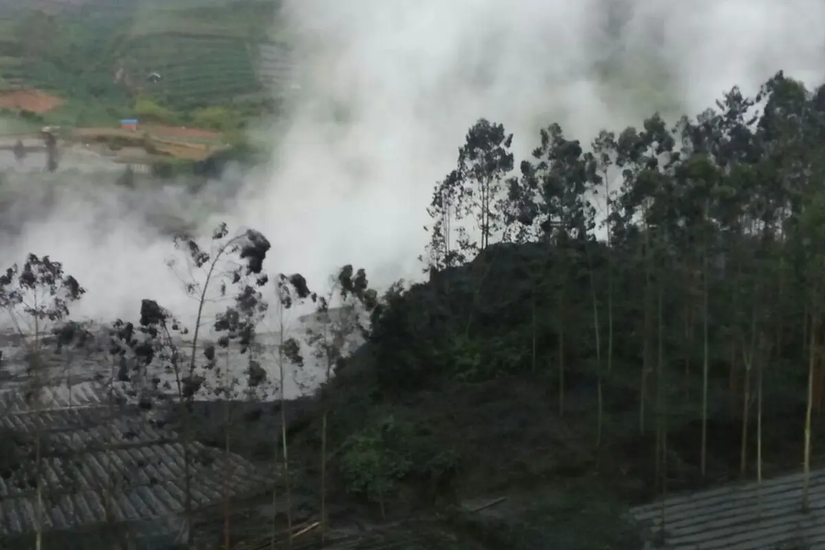 Letusan freatik kawah Sileri, Kepakisan, Dieng. (Liputan6.com/BPBD/Muhamad Ridlo)