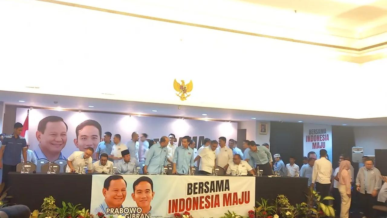 Kemudian ditunjuk sebagai Wakil Ketua Dewan Pengarah Tim Kampanye Nasional Prabowo-Gibran antara lain mantan Kepala Staf Angkatan Darat (Kasad) Jenderal TNI Agustadi Sasongko Purnomo.