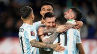 Lionel Messi menyumbangkan satu gol saat Timnas Argentina menang 3-1 atas Venezuela pada laga ke-17 kualifikasi Piala Dunia 2022 zona CONMEBOL di Estadio Alberto J. Armando, Sabtu (26/3/2022) pagi WIB. (AP Photo/Natacha Pisarenko)