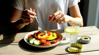 12 Cara Mengurangi Berat Badan Tanpa Olahraga yang Aman dan Efektif