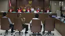 Mantan Sekretaris Mahkamah Agung (MA) Nurhadi (kedua kiri)saat menjadi saksi pada sidang lanjutan dugaan suap terkait pengurusan sejumlah perkara dengan terdakwa Eddy Sindoro di Pengadilan Tipikor, Jakarta, Senin (21/1). (Liputan6.com/Helmi Fithriansyah)