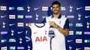 Tottenham mendatangkan Dominic Solanke dari Bournemouth dengan harga mahal. Penyerang asal Inggris itu mampu mencetak 19 gol pada ajang Premier League pada musim lalu. Spurs berharap Solanke dapat membawa mereka kembali ke Liga Champions dan bahkan mungkin mengakhiri paceklik trofi selama 16 tahun. (FOTO: instagram.com/solanke/)