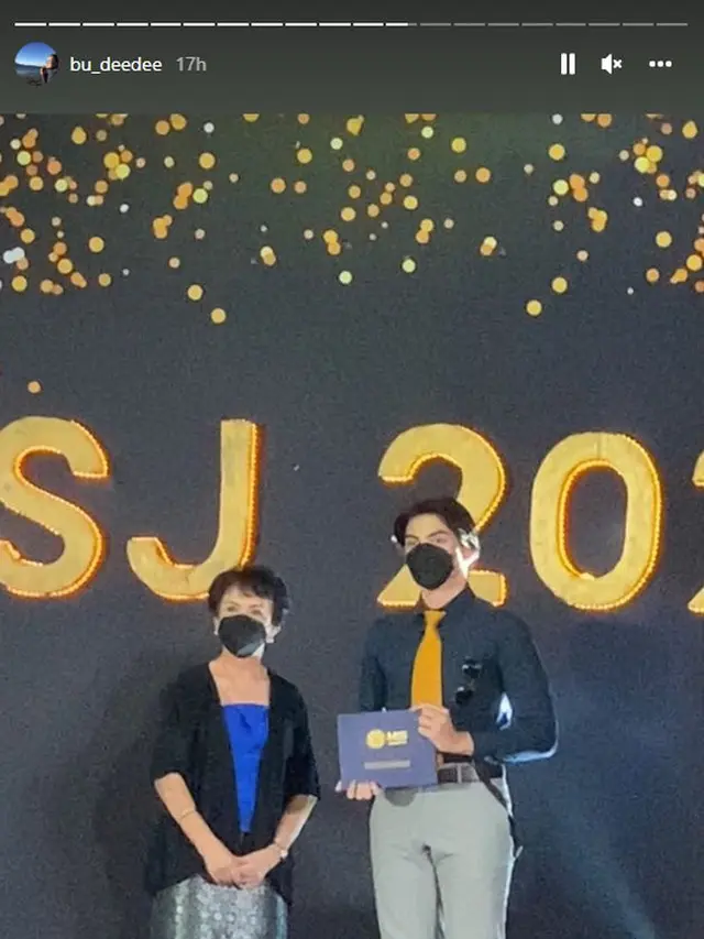 6 Momen Wisuda Arka Anak Anjasmara dan Dian Nitami, Dapat Kado Bantal Anime