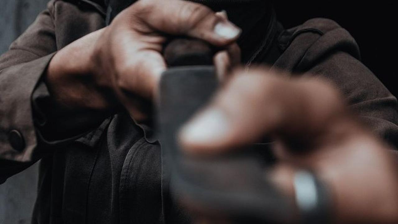 Para samurai memandang rendah ninja yang dianggap tidak memiliki kehormatan dengan aksi mereka.