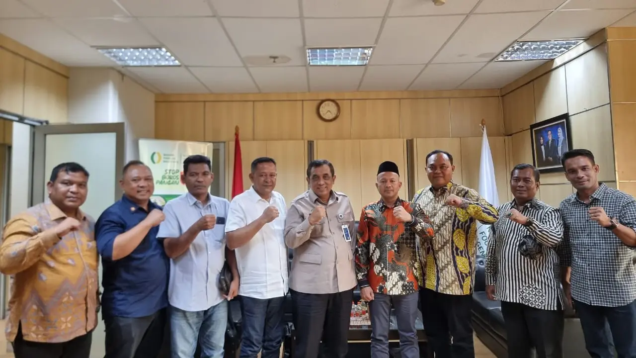 Bupati Aceh Jaya, Safwandi (keempat dari kanan) saat audiensi resmi dengan Deputi Promosi dan Kerjasama Badan Gizi Nasional (BGN), Nyoto Suwignyo, di kantor pusat BGN, Jakarta, Kamis (3/7/2025) (Istimewa)