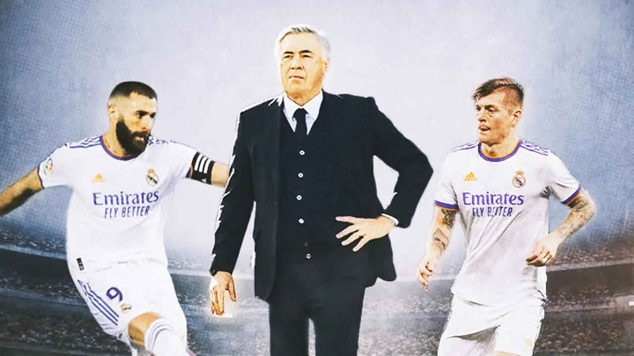 Ilustrasi - Carlo Ancelotti dikelilingi Benzema dan Toni Kroos