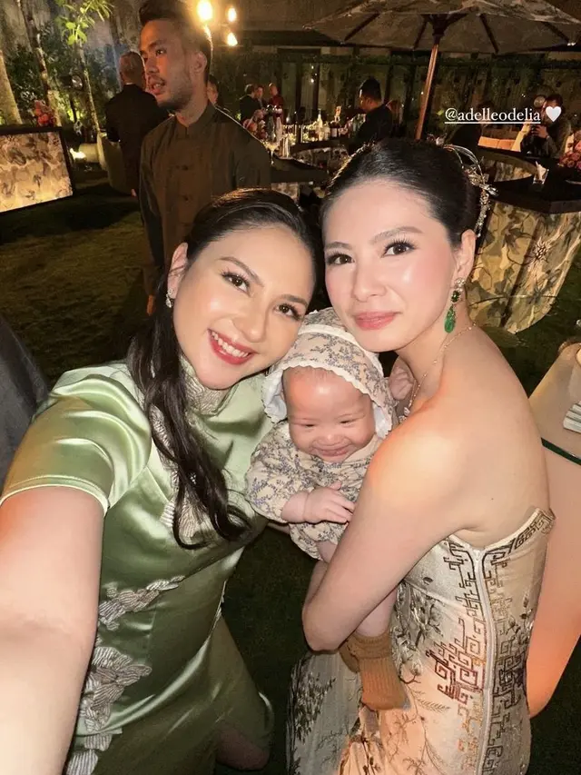 Jessica Mila Dibalut Cheongsam. [@jscmila]