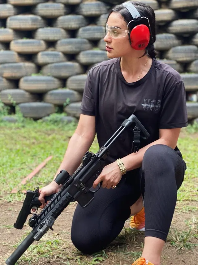 Nora Alexandra latihan menembak (Instagram/ncdpapl))