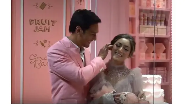 5 Kostum Menawan Jedar Saat Pre-Wedding