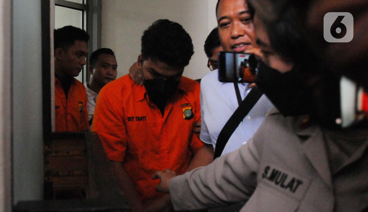 Turut hadir juga saksi lain yang dihadirkan oleh JPU, yakni mantan kekasih Mario, Anastasia Pretya Amanda alias APA telah hadir pada hari ini. (merdeka.com/Imam Buhori)