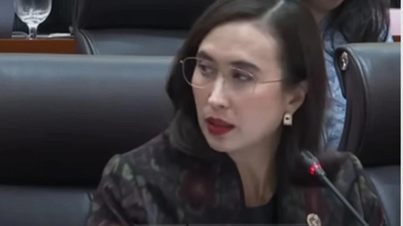 Momen Menpar Widiyanti Celingak Celinguk Bingung saat Dicecar Komisi VII DPR soal Anggaran Pemasaran
