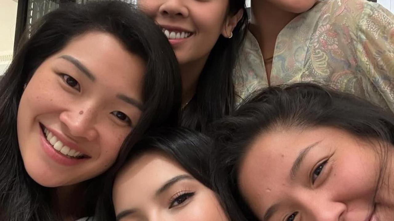 7 Potret Raline Shah Rayakan Ulang Tahun ke-40 di Malaysia dengan Nuansa Buka Puasa, Ini Momen Harunya
