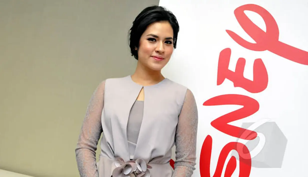Saat ditemui di kantor PT Walt Disney Indonesia, Jakarta, penyanyi Raisa terlihat sangat cantik, Rabu (18/2/2015). (Liputan6.com/Panji Diksana)