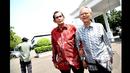 Tokoh senior Tumpak Hatorangan (kiri) dan Erry Riyana (kanan) usai menemui Presiden Jokowi di Istana Negara, Jakarta, Rabu (28/1/2015). (Liputan6.com/Faizal Fanani)