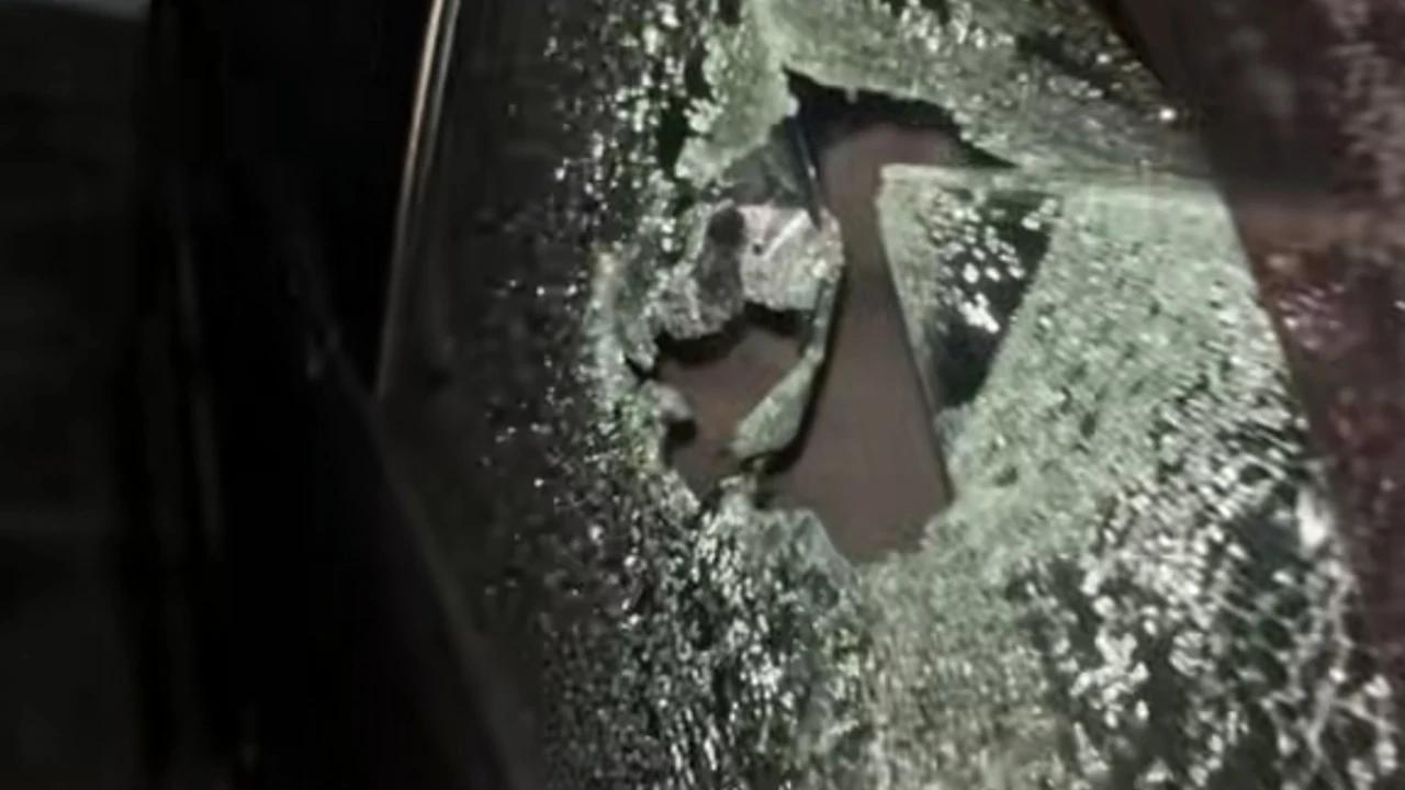 Kaca mobil di bandung dikapak