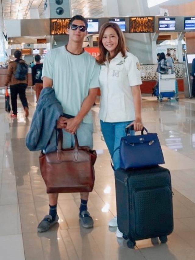 Momen Manis Al Ghazali Kuliah di London Diantar Maia Estianty (sumber: instagram/maiaestiantyreal)