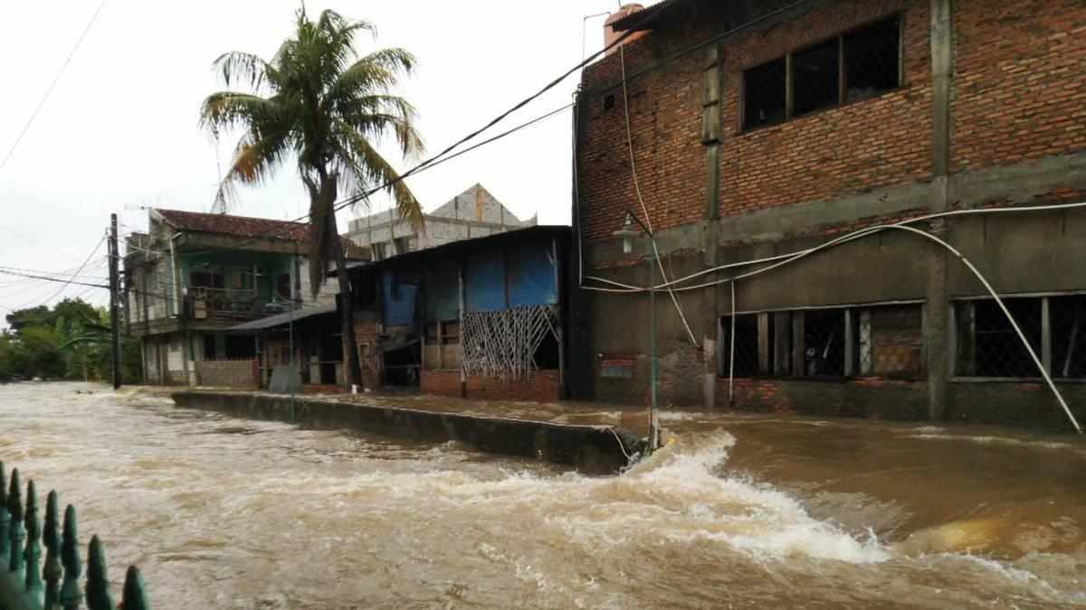Tanggul Jebol, Perumahan Kemang Bogor Diterjang Banjir
