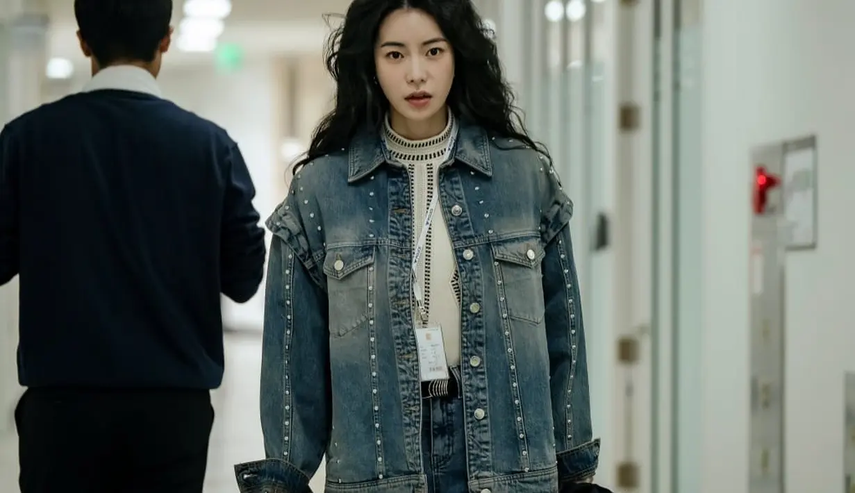 "Saya mencoba untuk memerankan Joo Hyun apa adanya daripada menghapus karakter saya dari drama sebelumnya. Joo Hyun juga seusia denganku, dan dia memiliki karakter yang lebih menyenangkan  dibandingkan peranku sebelumnya," kata Lim Ji Yeon. (Foto: SBS via Soompi)