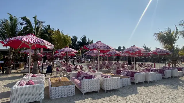 Buttonscarves Tropical Paradise Pop Up Store