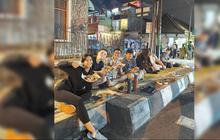 7 Potret Ruben Onsu dan Rekan Seleb Makan di Pinggir Jalan, Menunya Sederhana