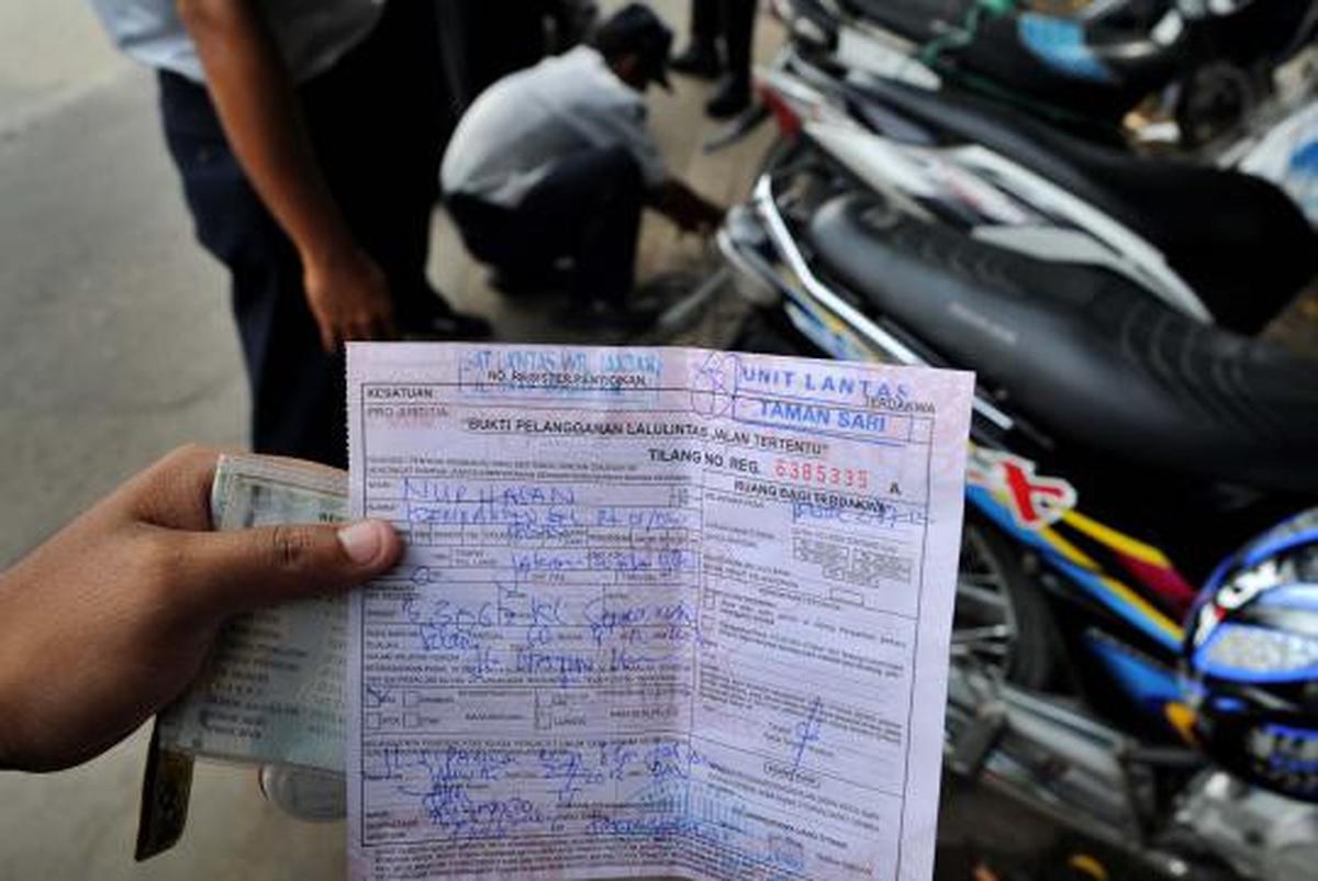 Parkir sembarangan digembok dan ditilang