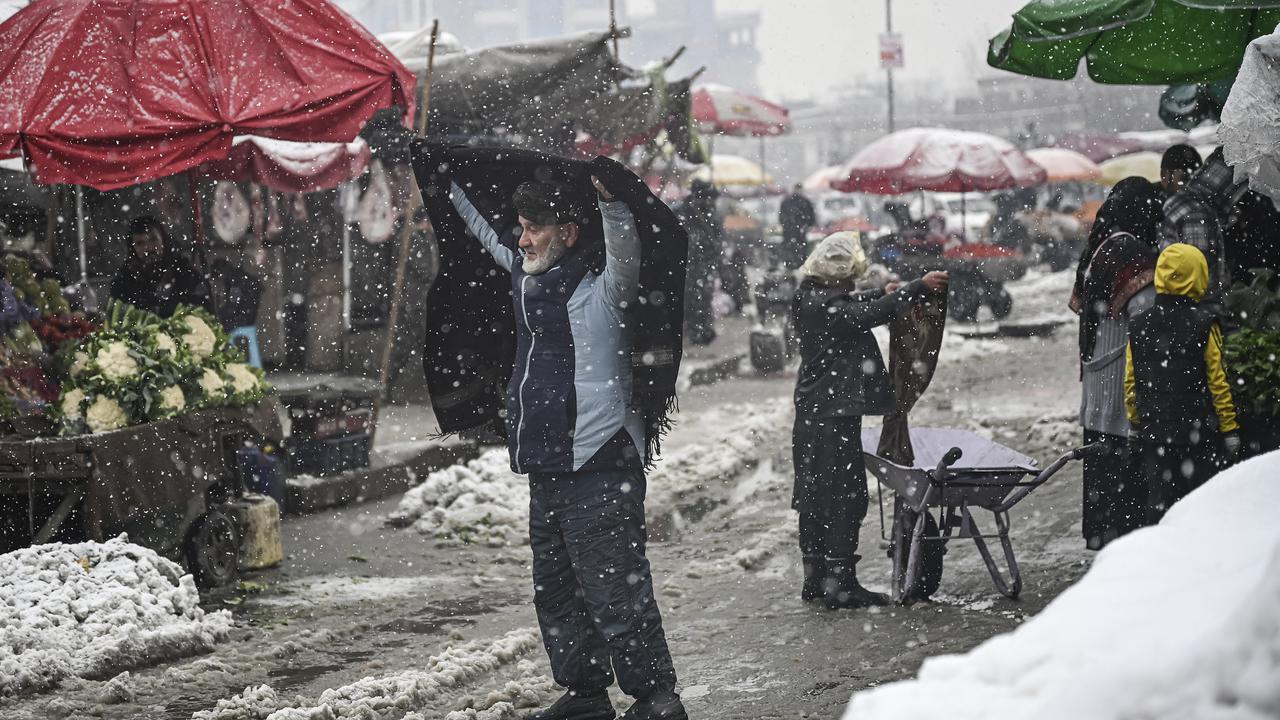Potret Hujan Salju Lebat di Kabul